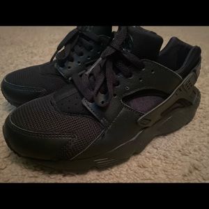 women’s black huaraches